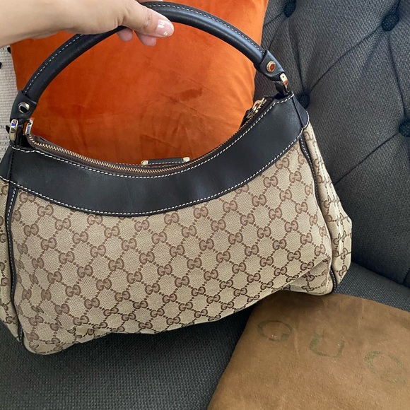 Authentic Gucci Medium Canvas GG Logo Hobo - Picture 4 of 13